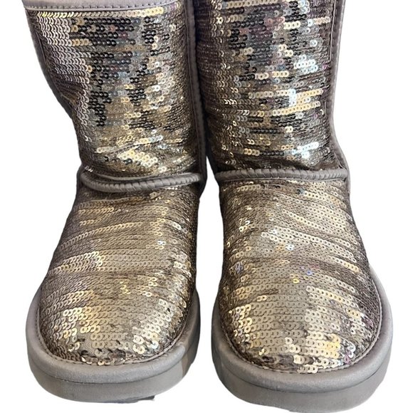 UGG Shoes - Gold Glitter Classic Ugg Boots Size 7 Great Condition F19012D Comfy & Stylish